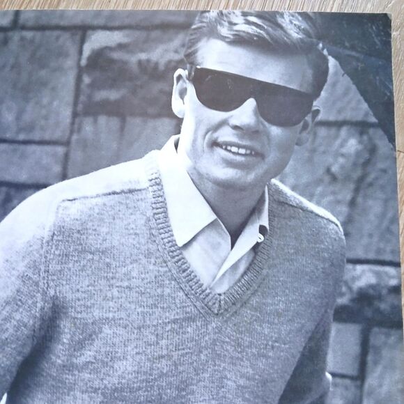 Vintage MCM Bucilla, Bear, Fleisher Men's Classics Sweater Knitting Gauge Guide - Picture 6 of 10